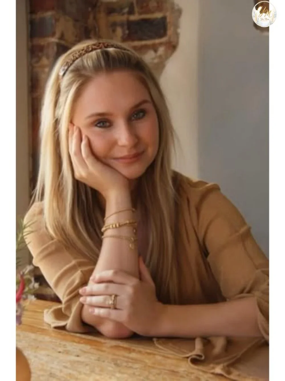 Hinged Headband with Small Teeth, One Size, Lightweight, Polycarbonate